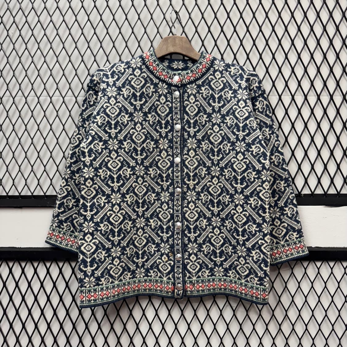 데일 오브 노르웨이 자가드 울 니트 가디건 노르딕 패턴 네이비 상품이미지1