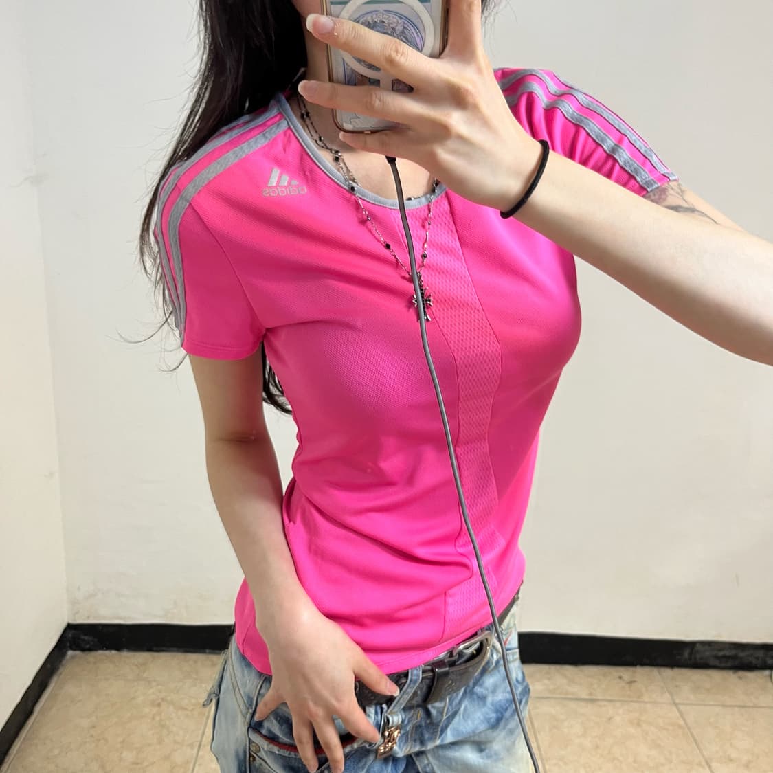 Adidas grey & pink short sleeve 상품이미지3
