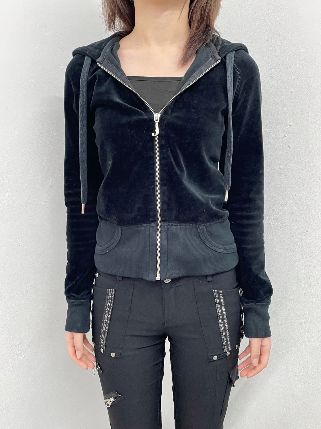 쥬시꾸뛰르 벨벳 자수 후드집업 상품이미지1