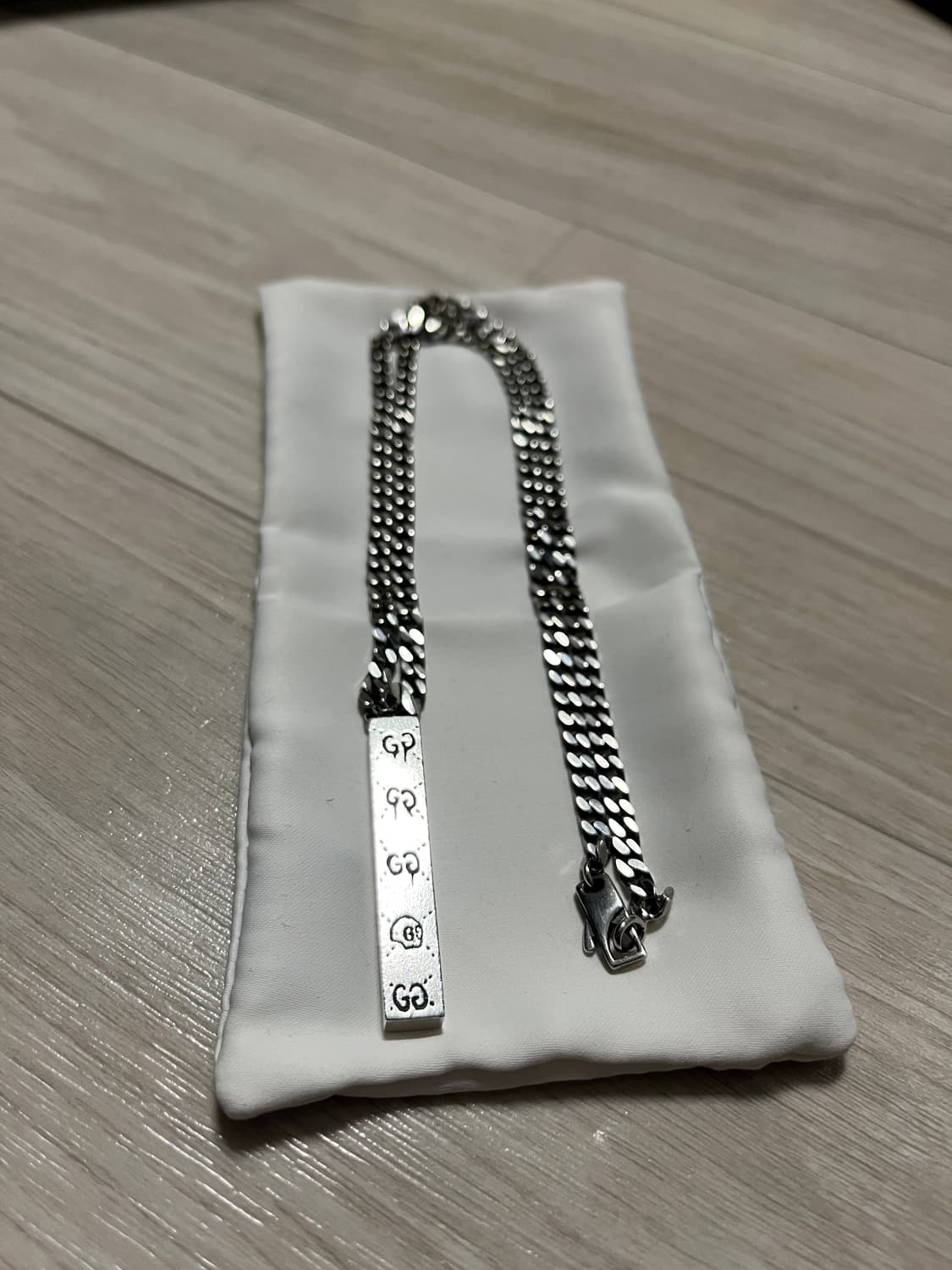 구찌 고스트 바 펜던트 목걸이 상품이미지2