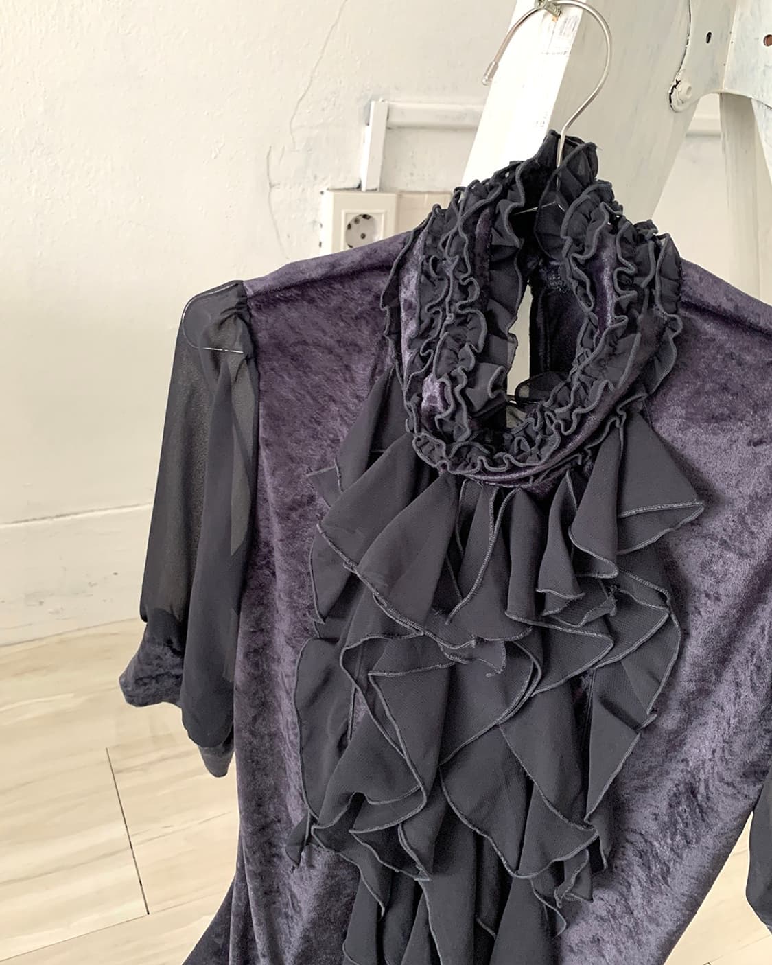 Muted purple ruffle velvet blouse 상품이미지9