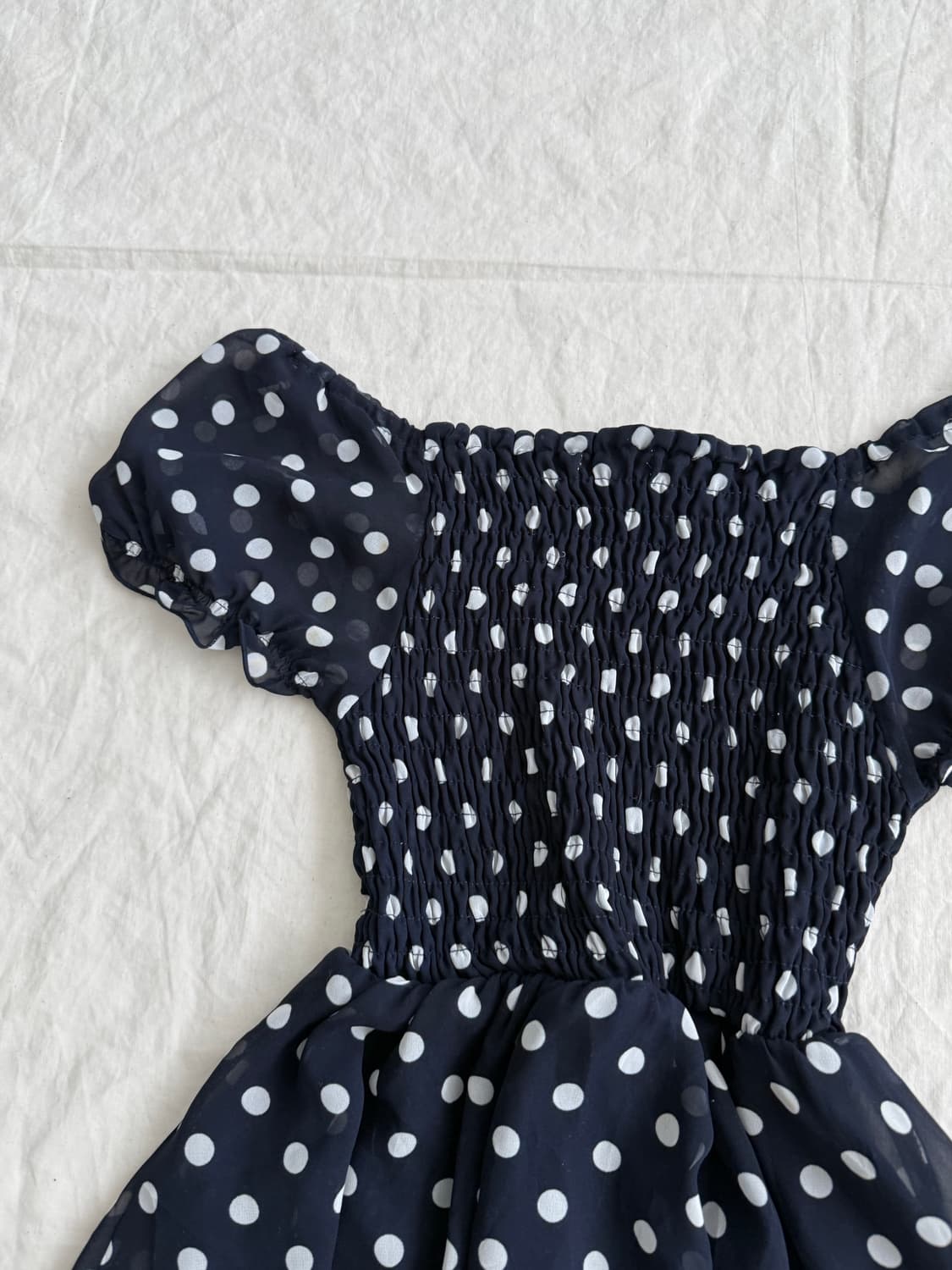 콜자 네이비 오프숄더 스모크 밴딩 러블리 반팔블라우스 상품이미지5