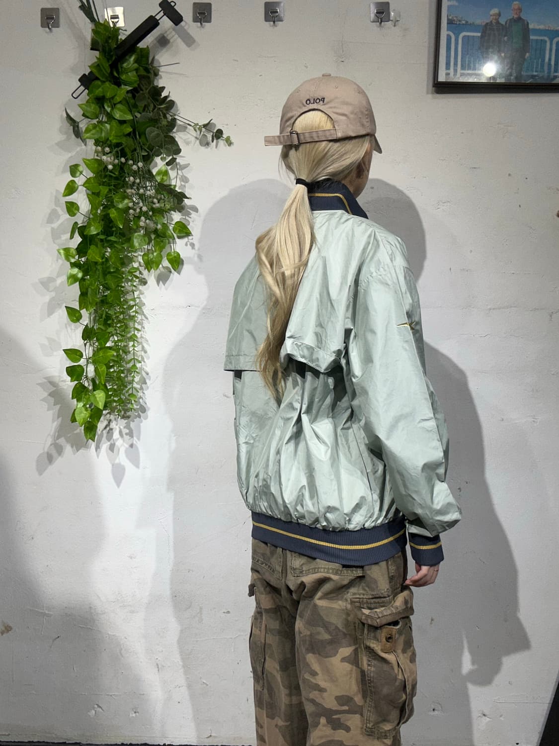 아식스 라이트 그린 오버핏 바람막이 자켓  상품이미지3