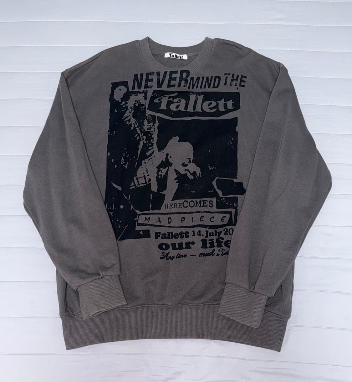 팔렛 오버 포스터 맨투맨 차콜 상품이미지1