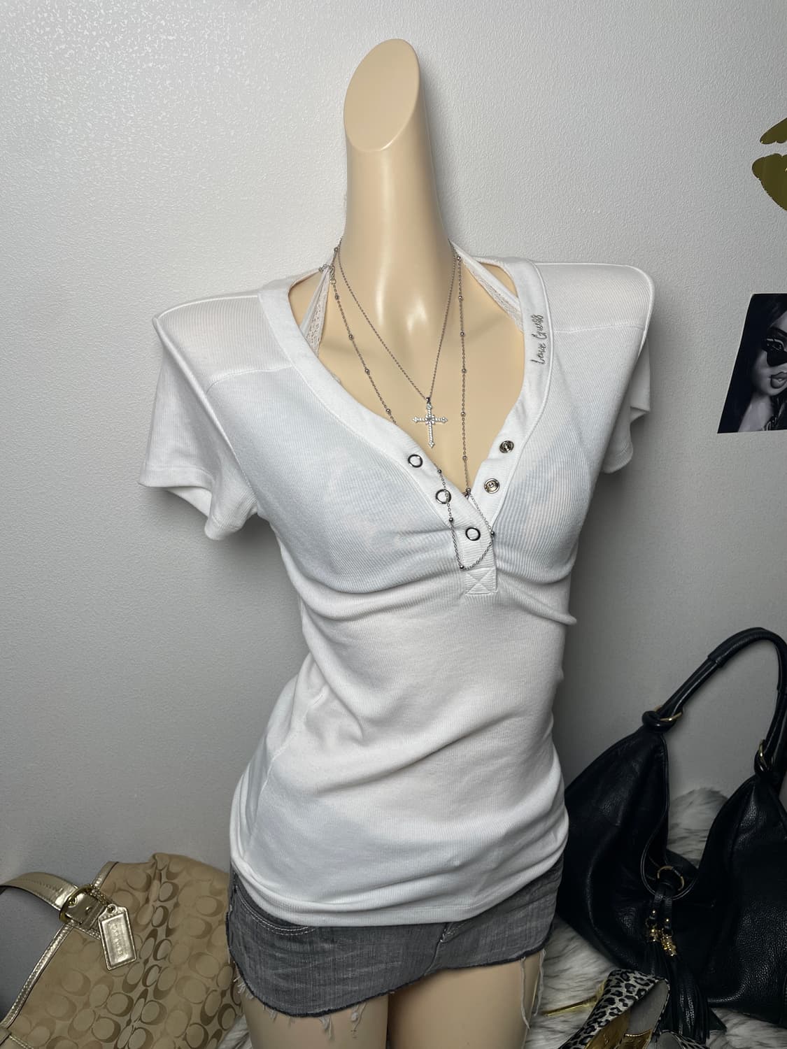 Guess y2k 버튼 탑 상품이미지1