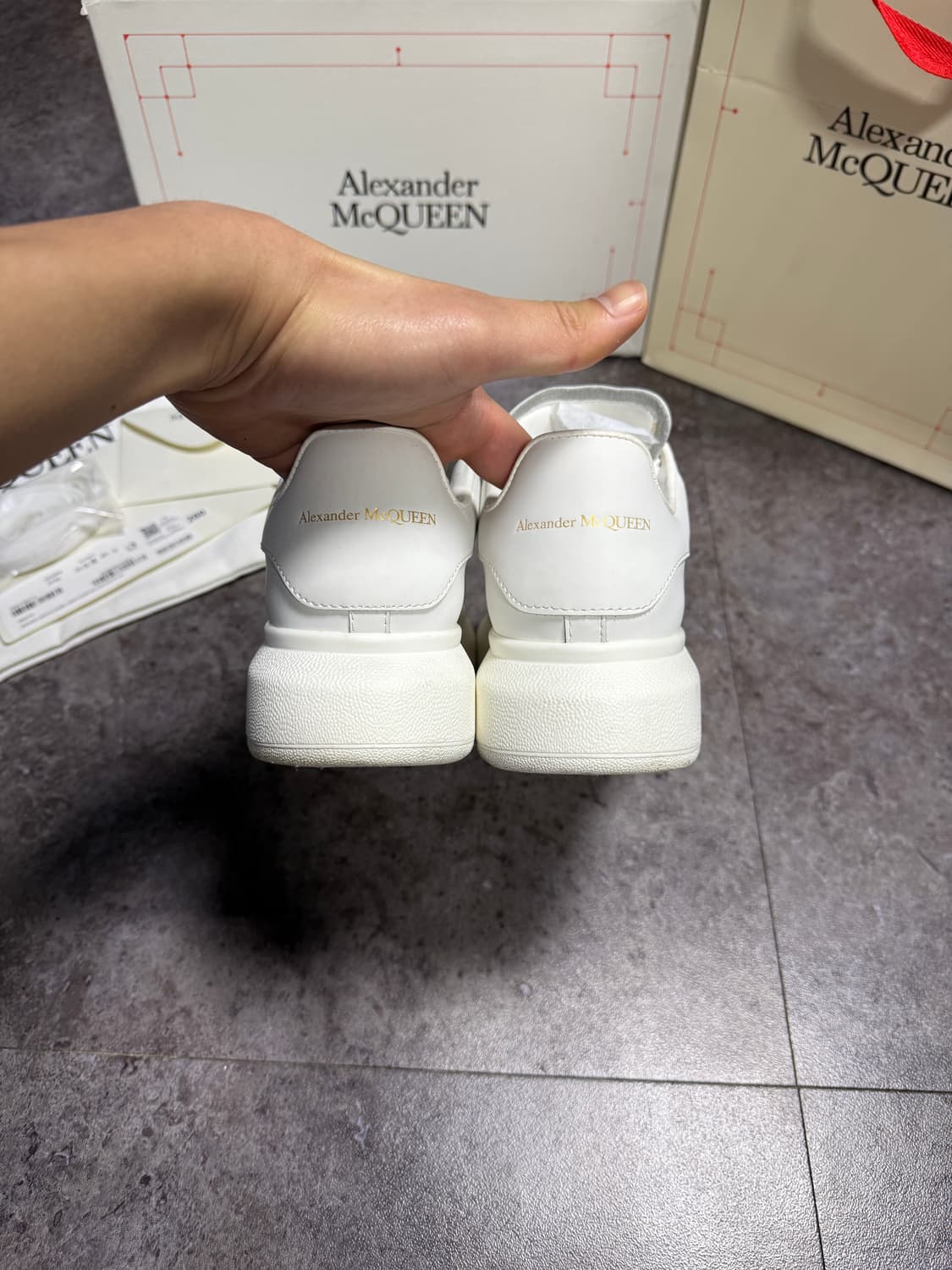 알렉산더맥퀸 오버솔 260 상품이미지3