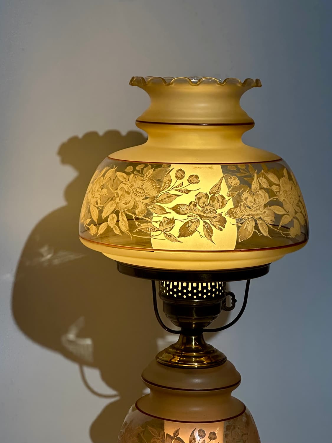 1970s Quoizel Satin Lace Hurricane Lamp 상품이미지9