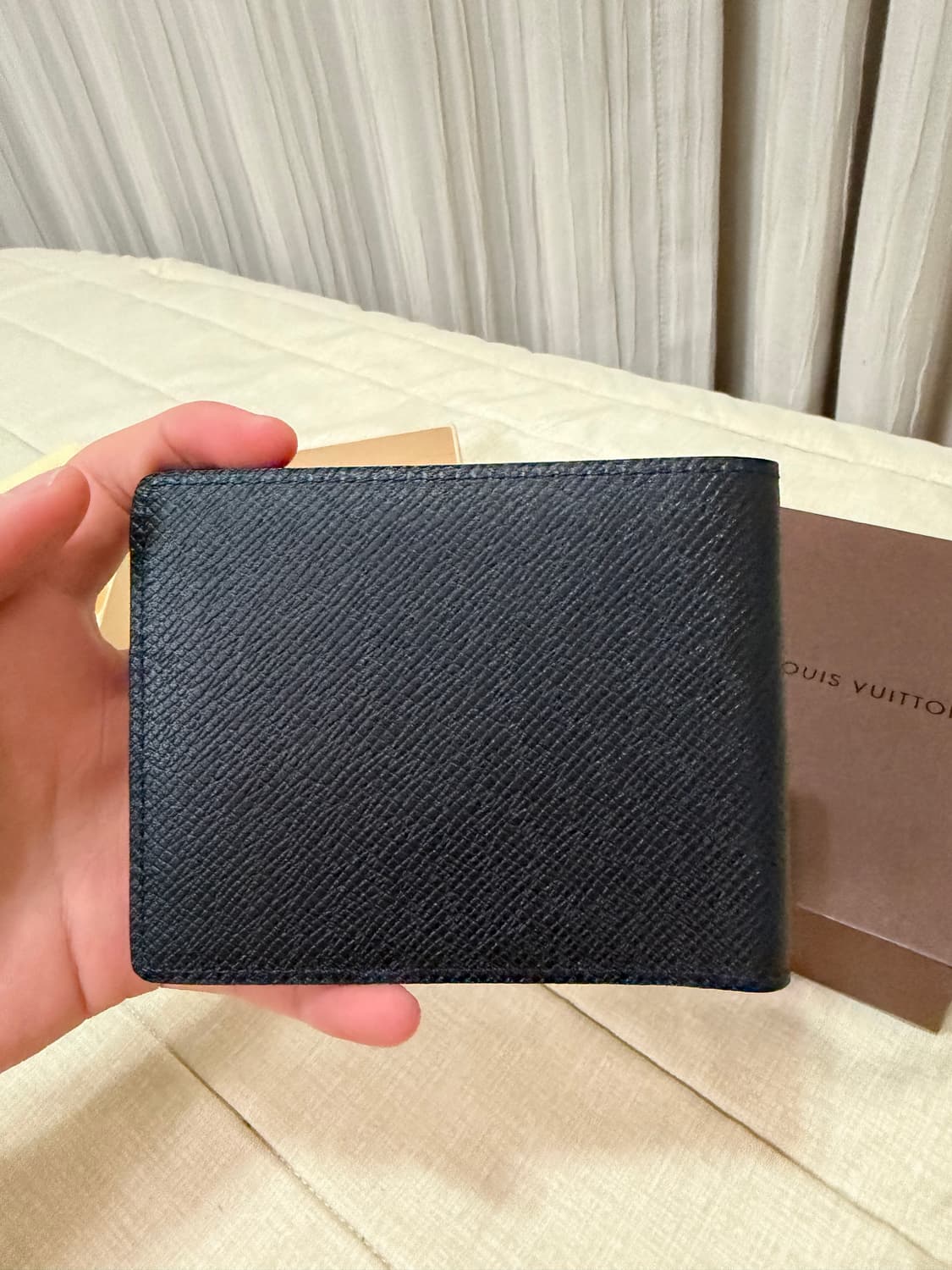 루이비통 타이가 블랙 반지갑 상품이미지5