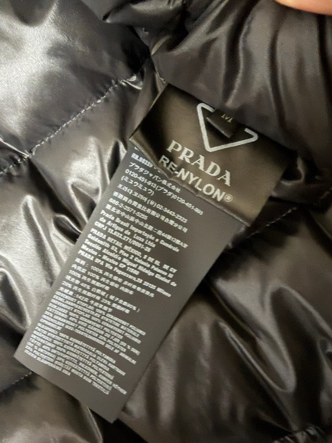 정품 프라다 24FW 리나일론 패딩 상품이미지4