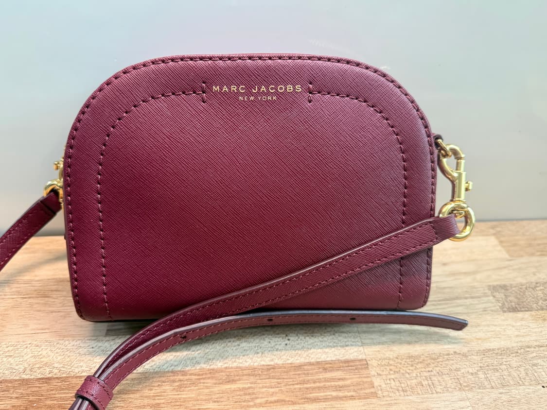 마크제이콥스 하프문 크로스백 상품이미지1