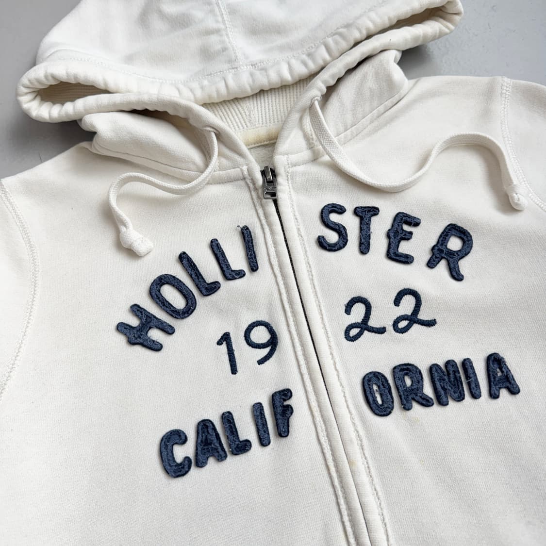 홀리스터 Y2K 딱붙 아치로고 후드집업 상품이미지3