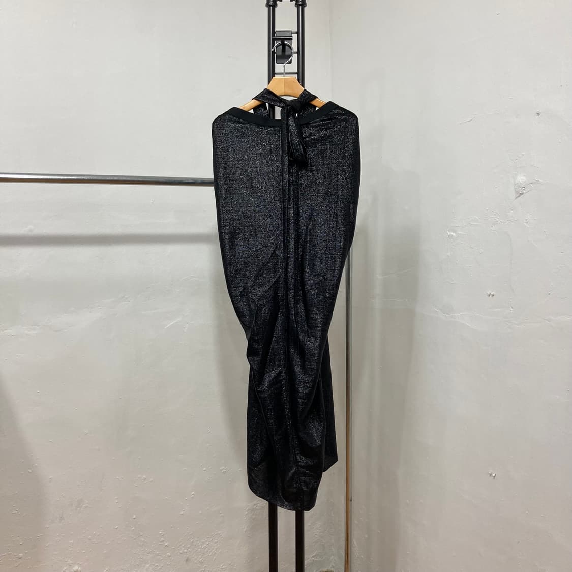 릭 오웬스(Rick Owens) 글리터 메탈릭 홀터넥 드레이프 원피스 상품이미지7