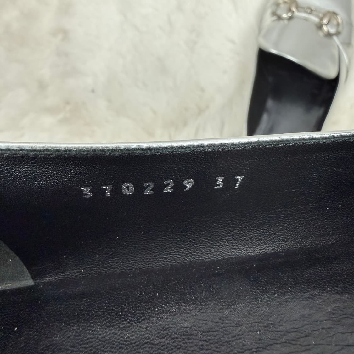 (37) 구찌 우먼스 메탈릭 실버 로퍼 상품이미지6