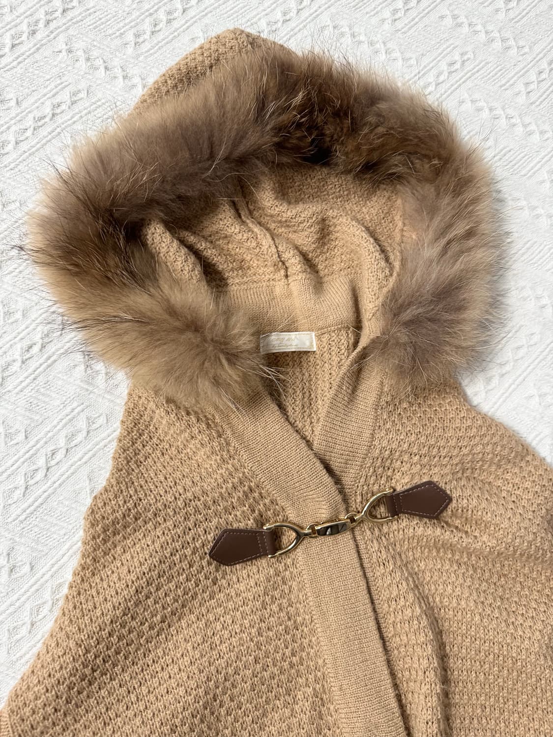 버클 히든 버튼 퍼 후디드 니트 케이프 상품이미지5