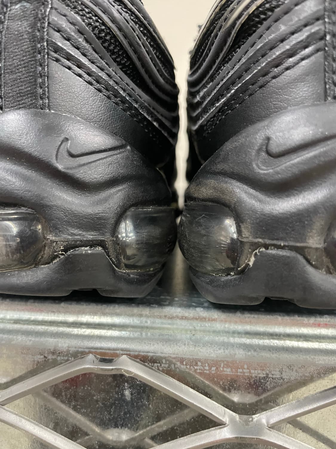 나이키 에어맥스 97 트리플 블랙 250 상품이미지10