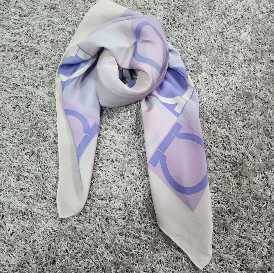 페라가모 실크 스카프 상품이미지2