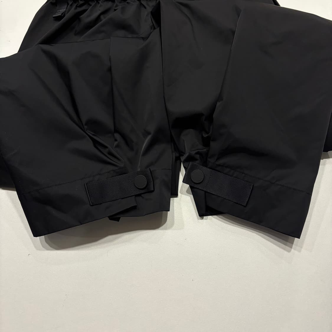 [100] 21ss 이세이미야케 지퍼 나일론 트랙 팬츠 블랙 D698 상품이미지6