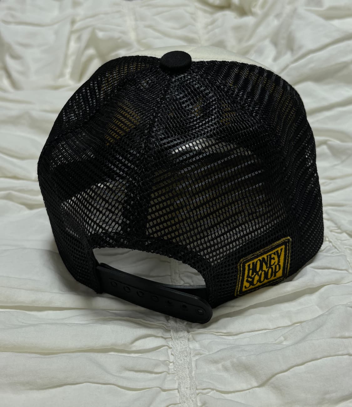 허니스쿱하우스 HNY 로고 트러커 캡 블랙 상품이미지3