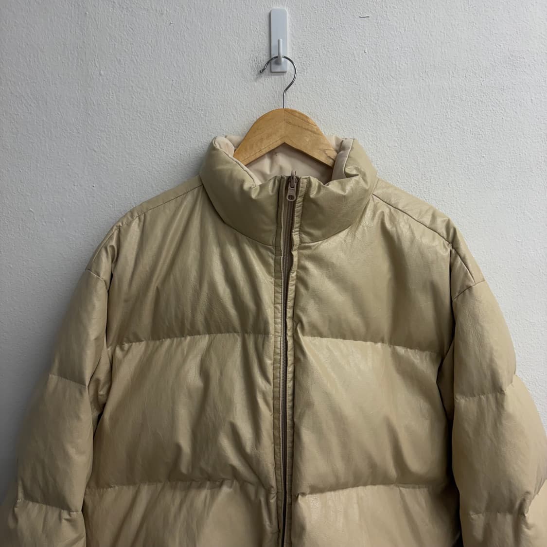 아모멘토 비건레더 리버시블 패딩(M) 상품이미지3