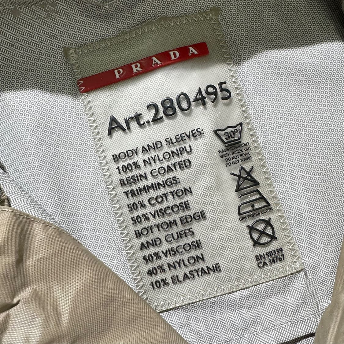 프라다 삼각로고 나일론 후드 자켓 상품이미지4