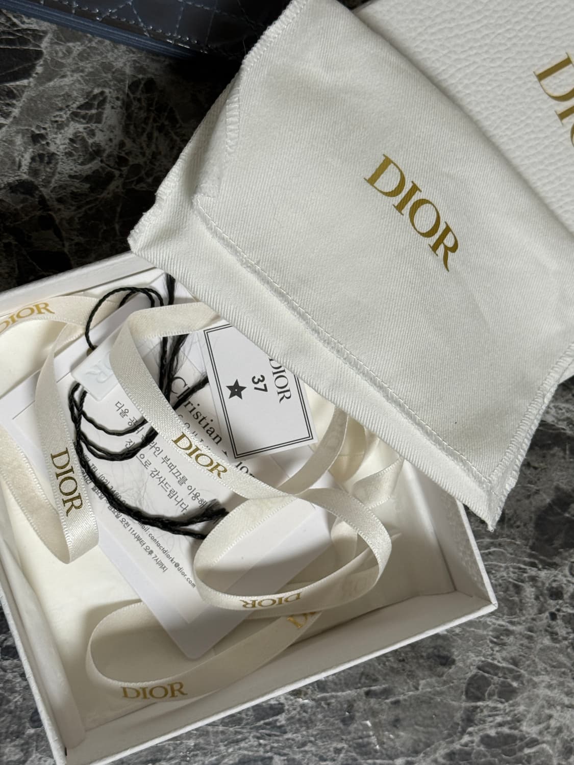 디올 까나쥬 페이던트 아코디언 카드지갑 상품이미지2