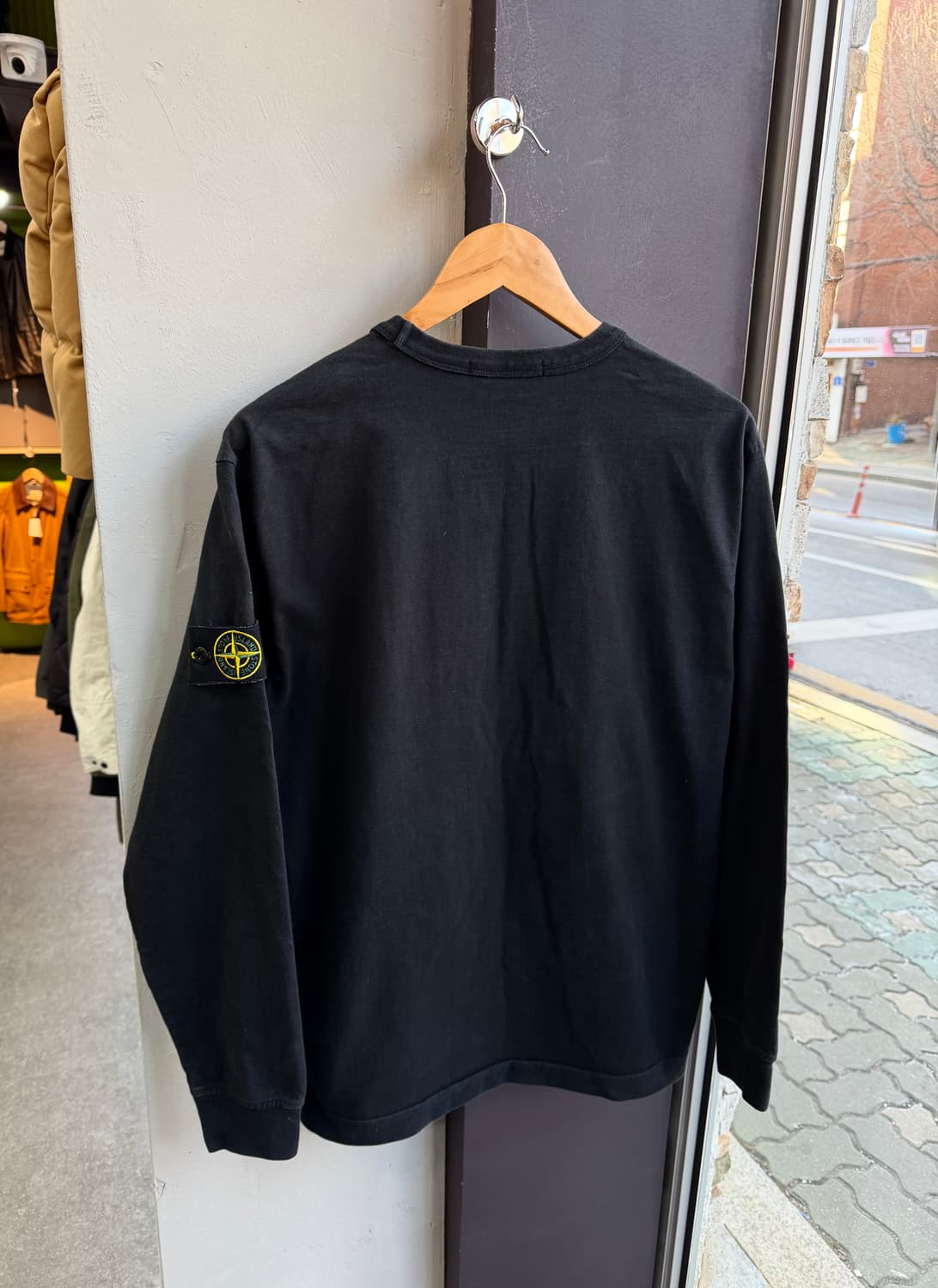 L/ 스톤아일랜드 에센셜 와펜 블랙 롱슬리브 맨투맨 상품이미지7