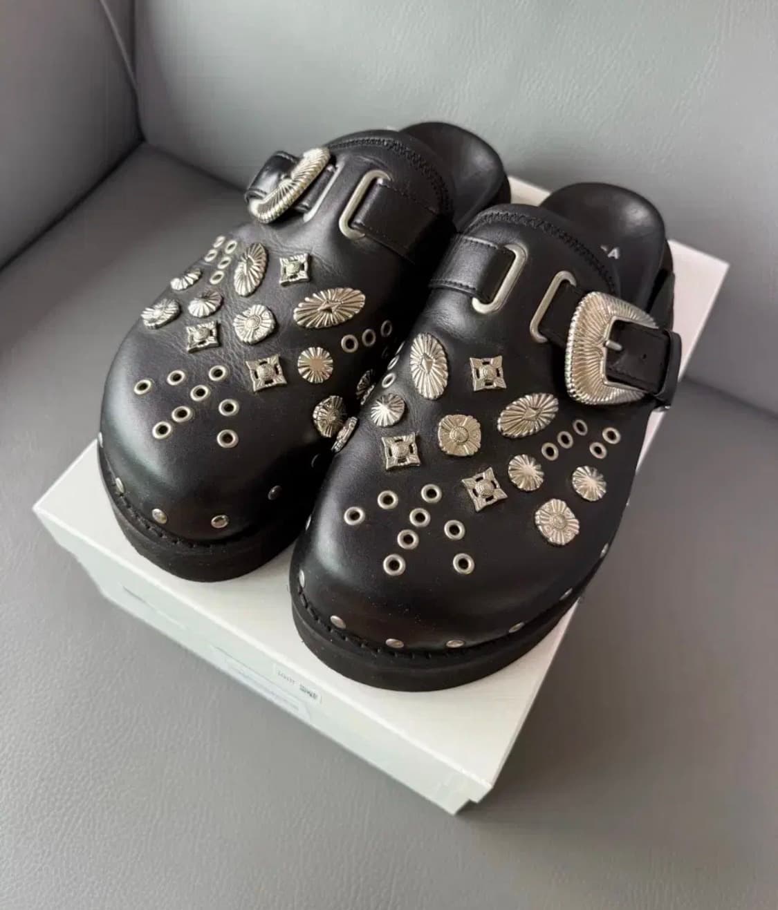 토가(TOGA) 시그니처 뮬. 상품이미지1