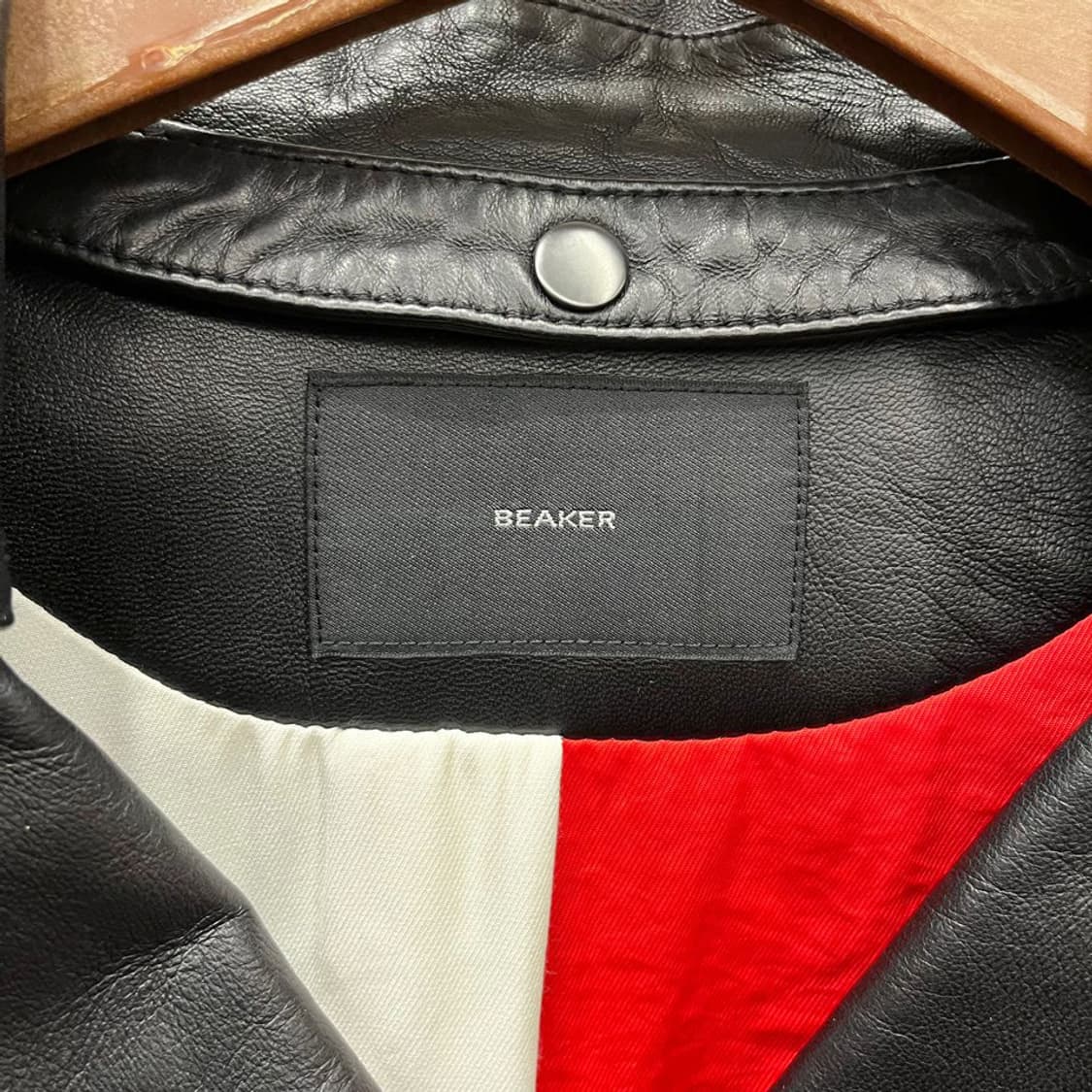 비이커 레더 자켓 지퍼 커프스 사선 클로징 포켓 디테일 레귤러핏 블랙 상품이미지7