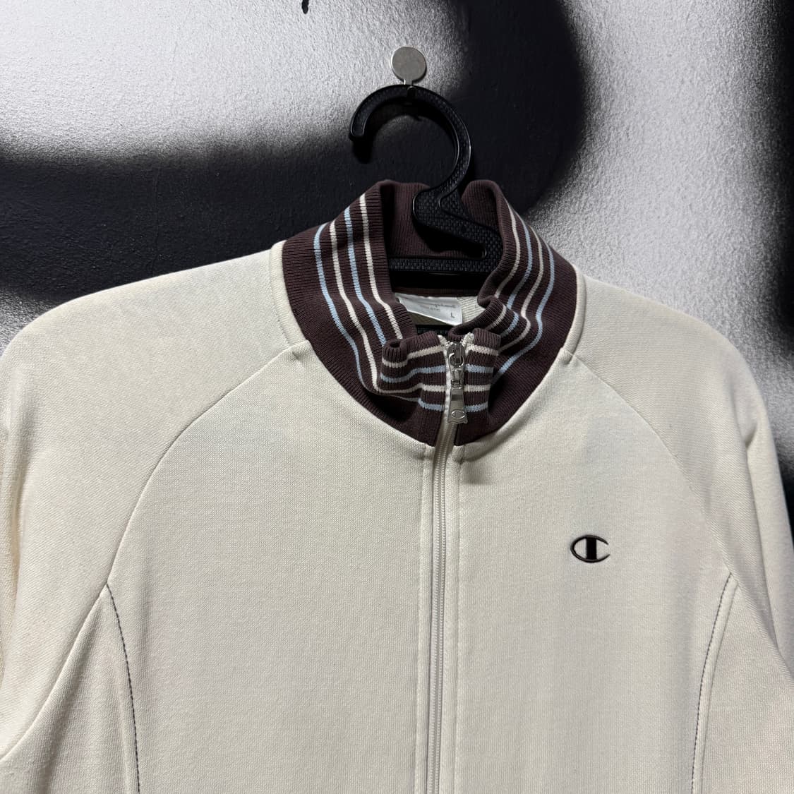 챔피온 재팬 아이보리 브라운 배색 원 포인트 코튼 집업 져지 자켓 상품이미지3