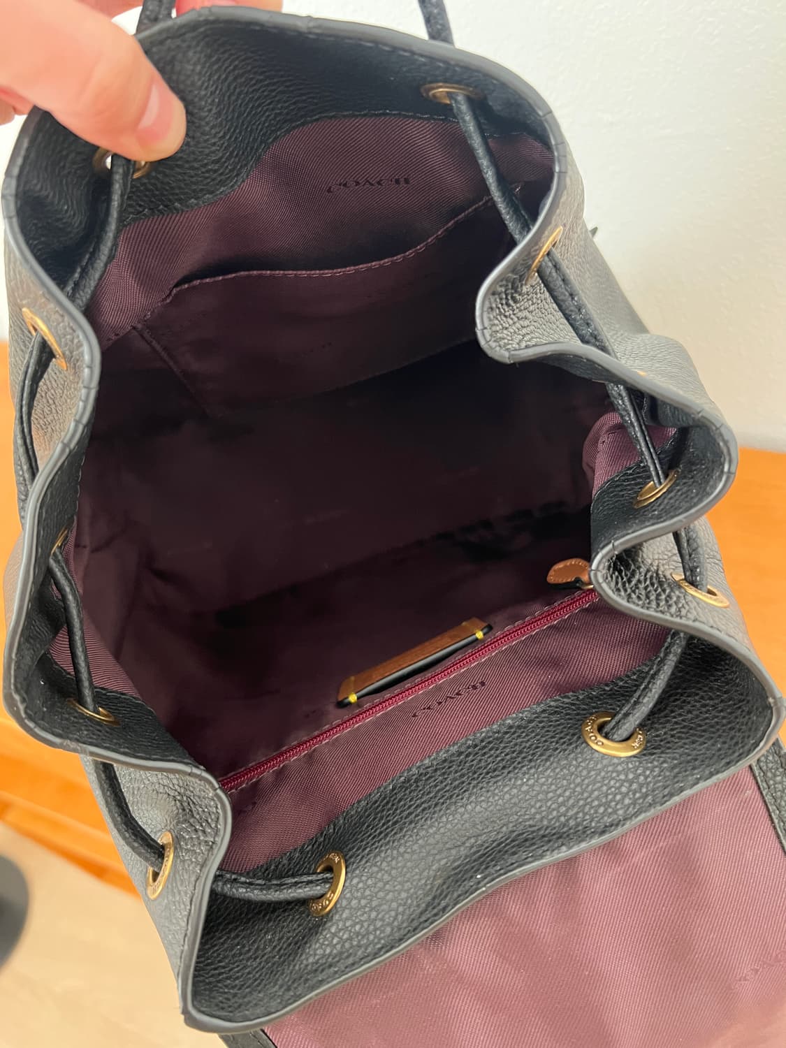 코치 블랙 그레인 레더 백팩 상품이미지6