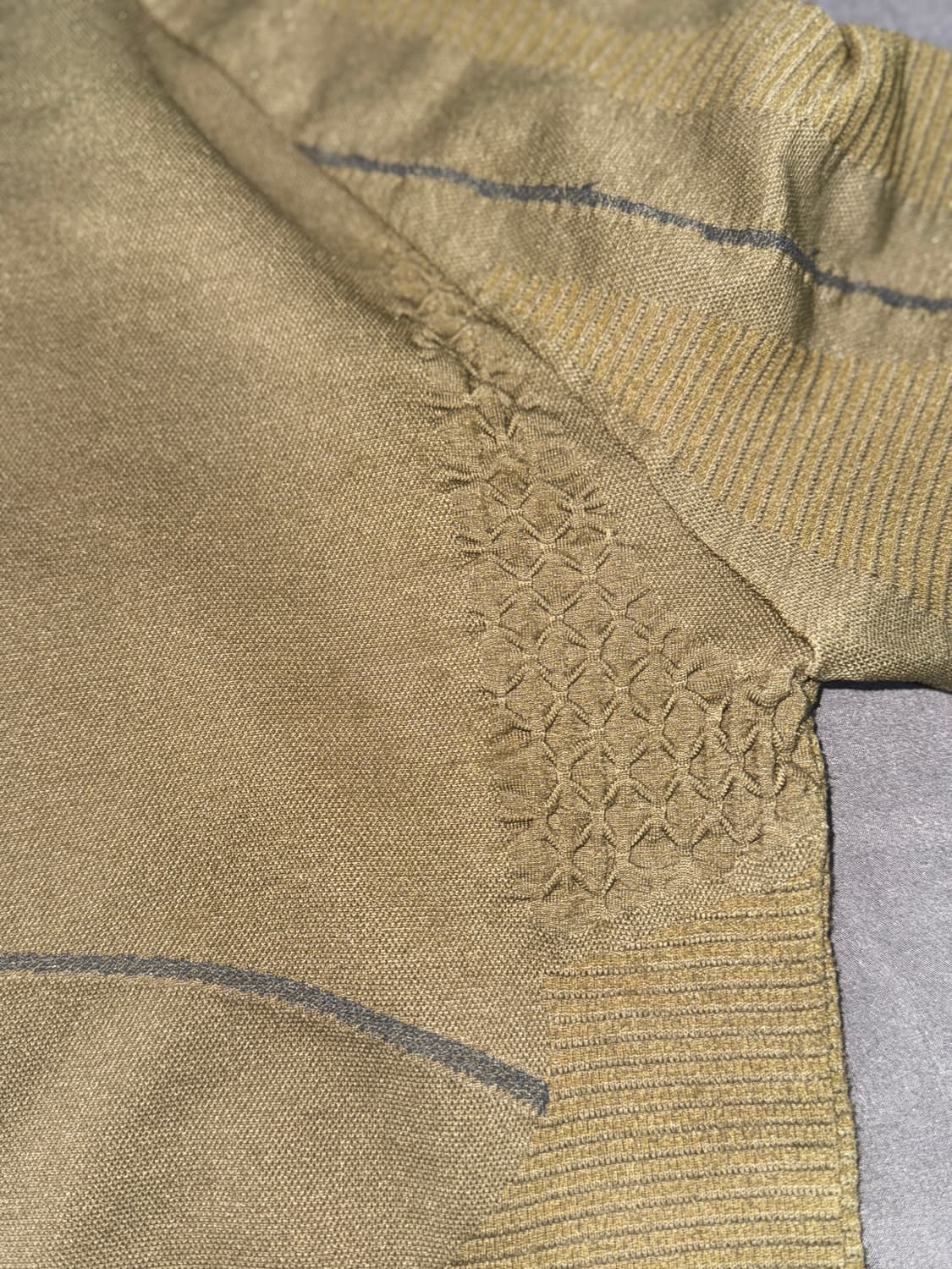 로아 SEAMLESS T SHIRT-DARK OLIVE 상품이미지5