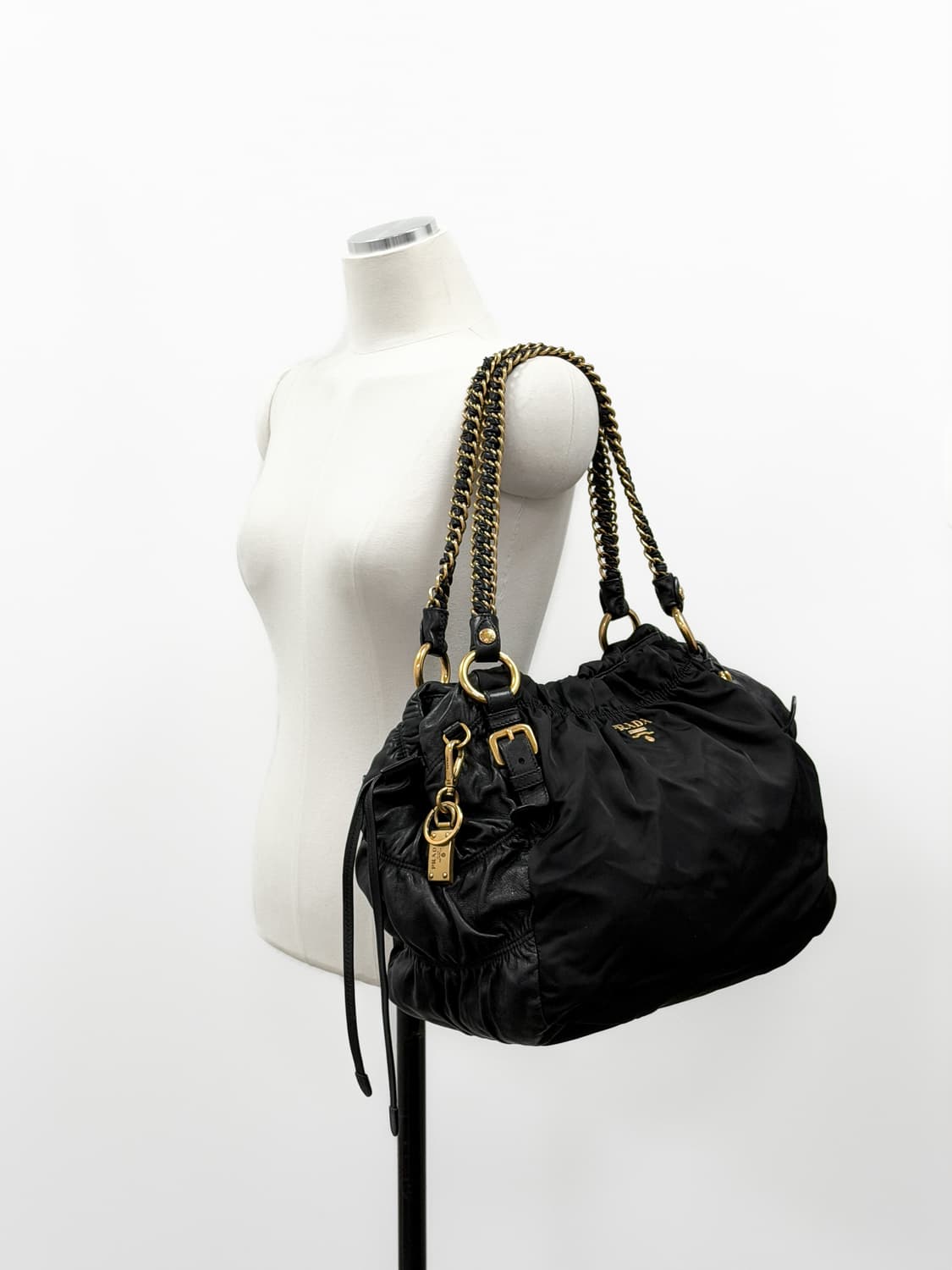 프라다 테수토 나파 고프레 체인 숄더백 상품이미지2