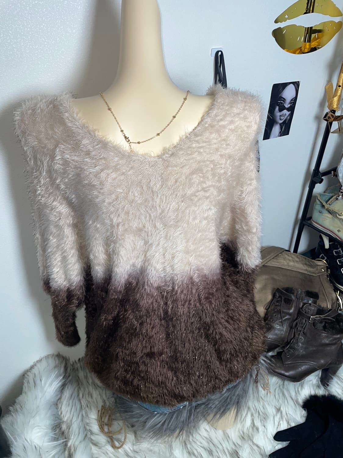 빈티지 그라데이션 오프숄더 퍼 니트 상품이미지4