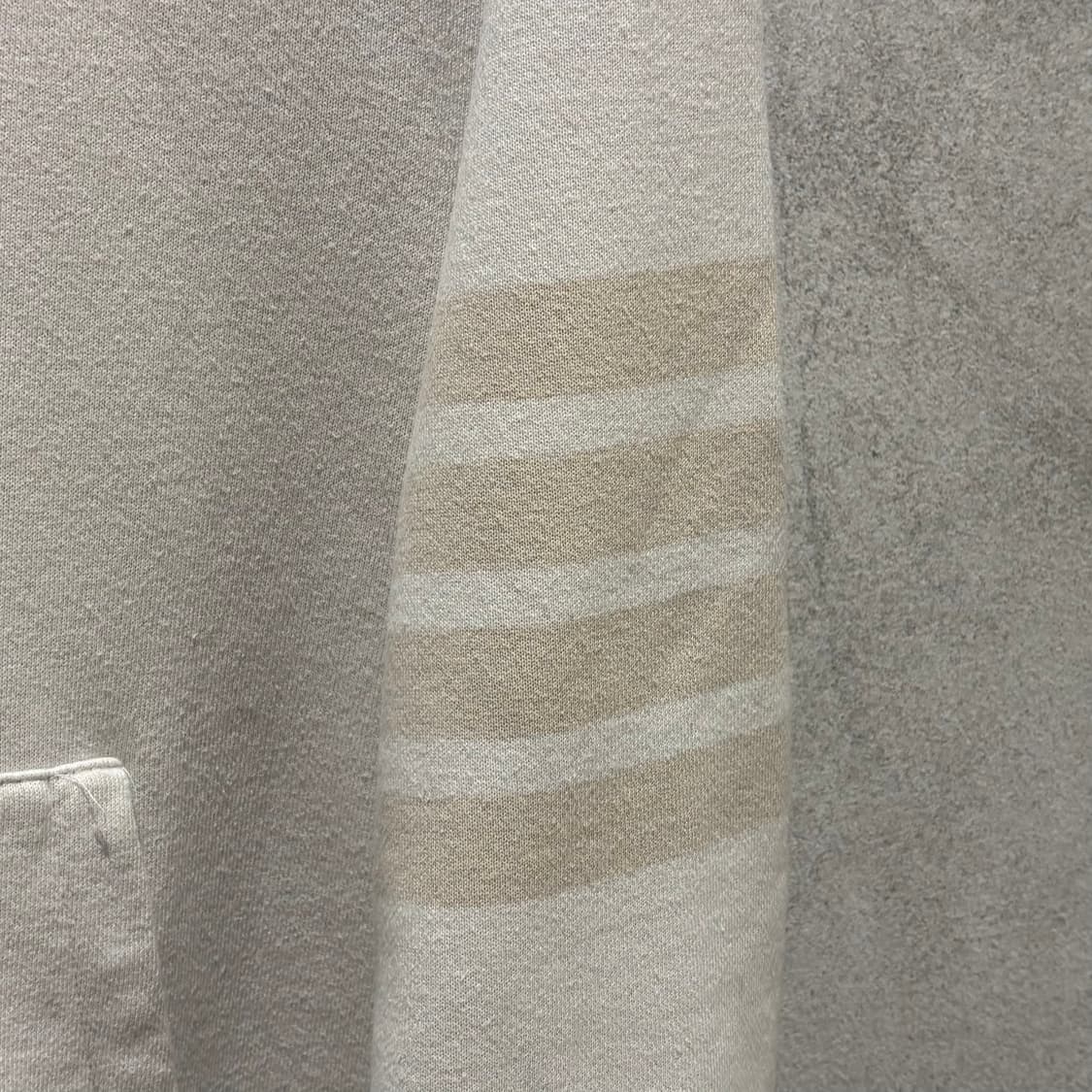 A+ / 3 (100~) 톰브라운 사선완장 하프집업 맨투맨 아이보리 상품이미지2