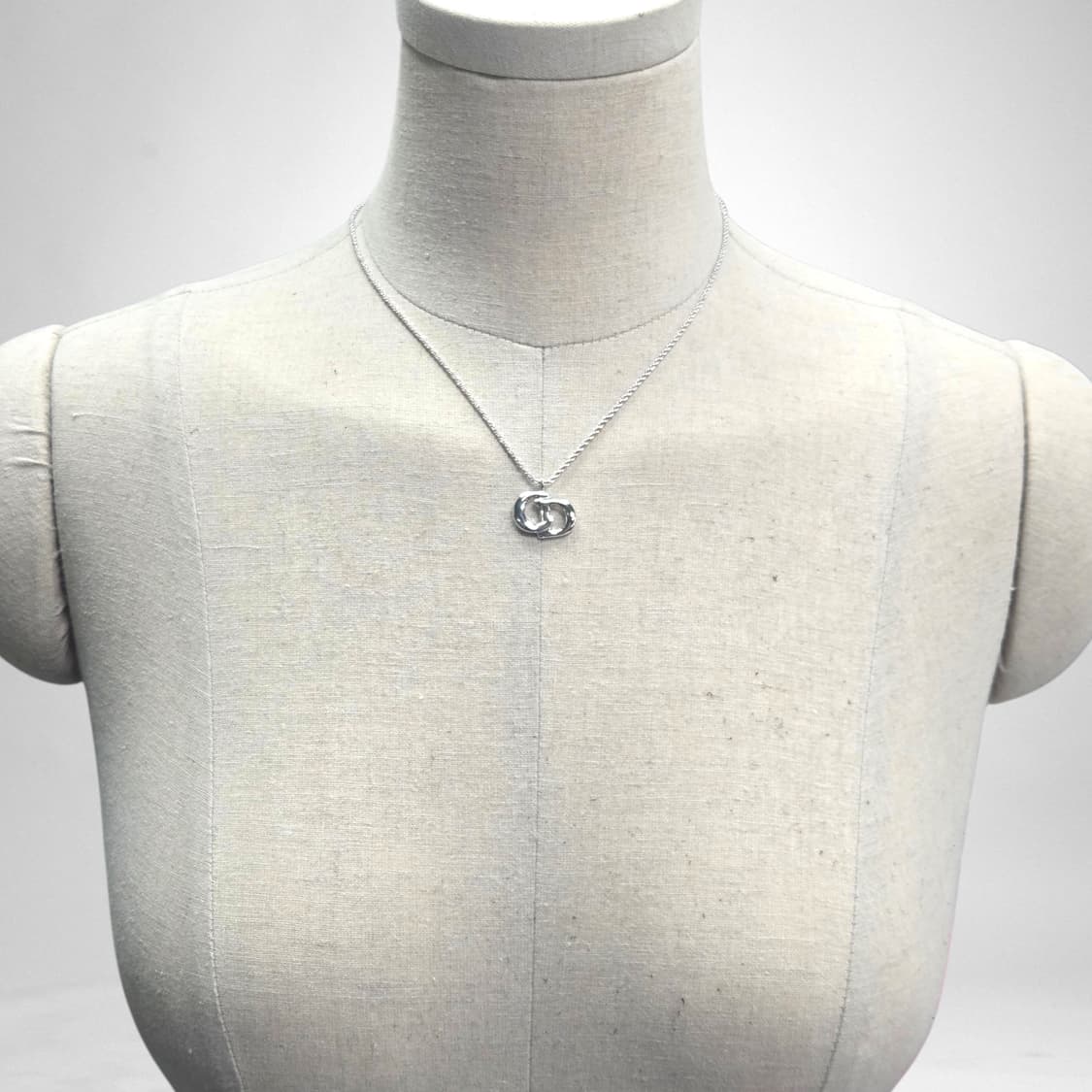 디올 라지 CD 로고 목걸이 상품이미지3