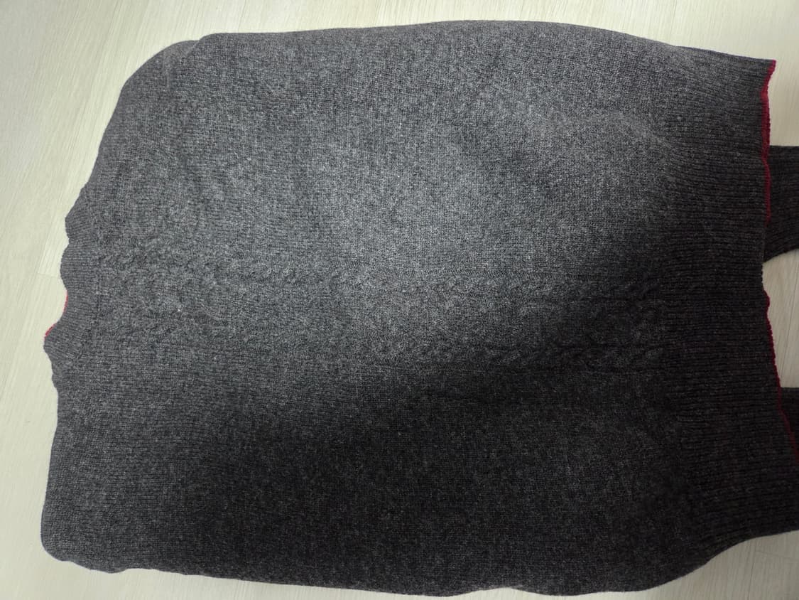 웨이비니스 브이넥 차콜레드 2 상품이미지4