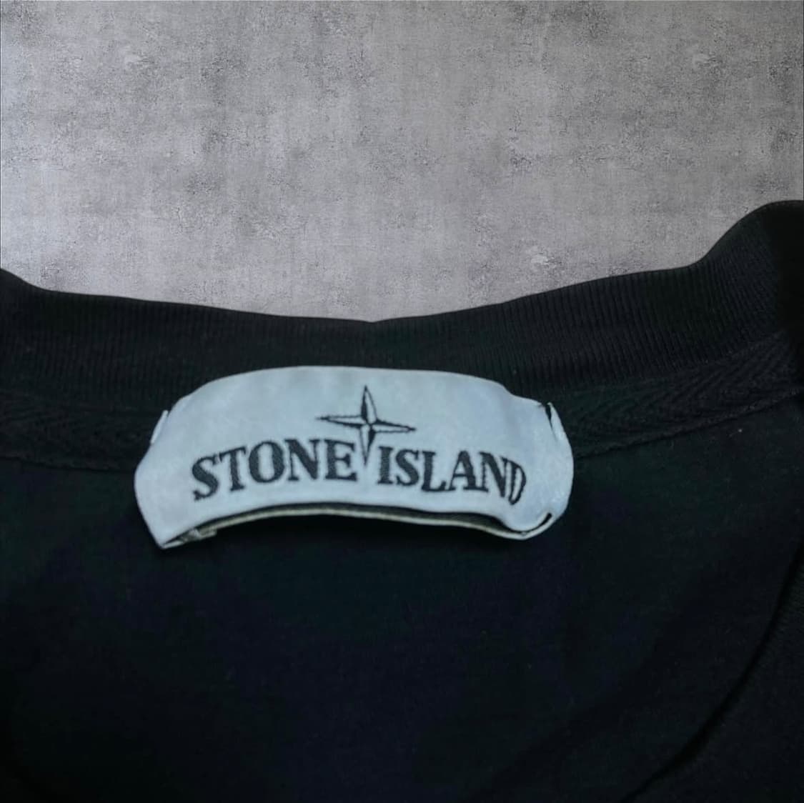 스톤아일랜드 박스 패치 로고 블랙 반팔티 상품이미지4