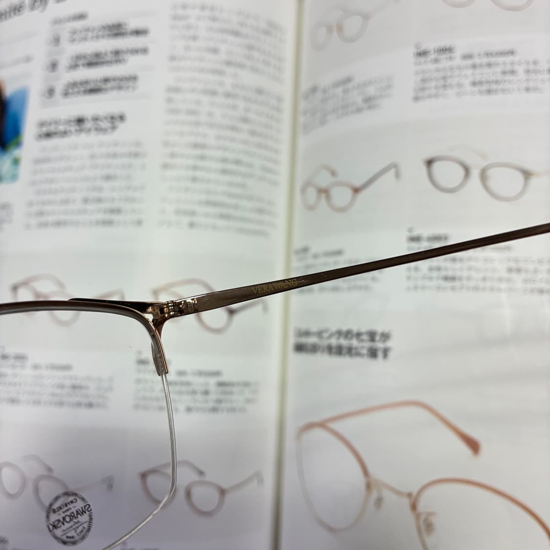 VERA WANG 베라왕 스와로브스키 골드 반무테 티타늄 안경 상품이미지6