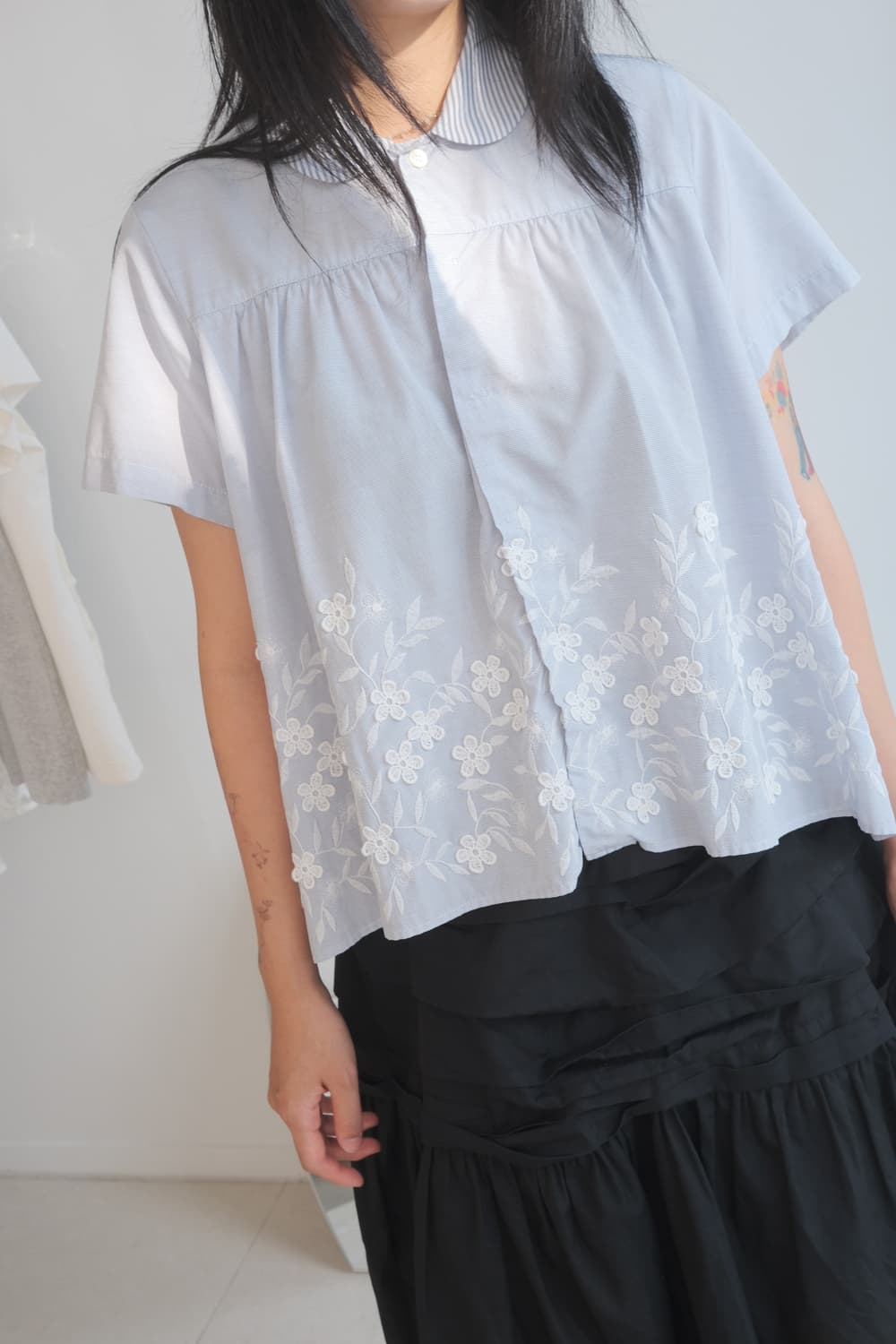 Flower embroidered stripe top 상품이미지1