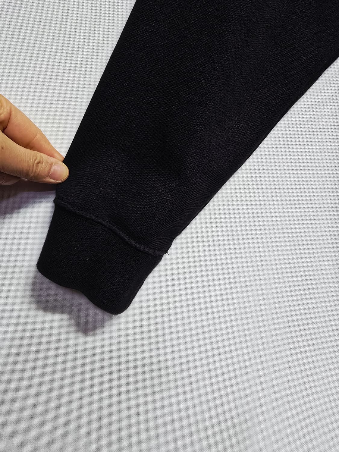 나이키 스우시 블랙 맨투맨 티셔츠 상품이미지4