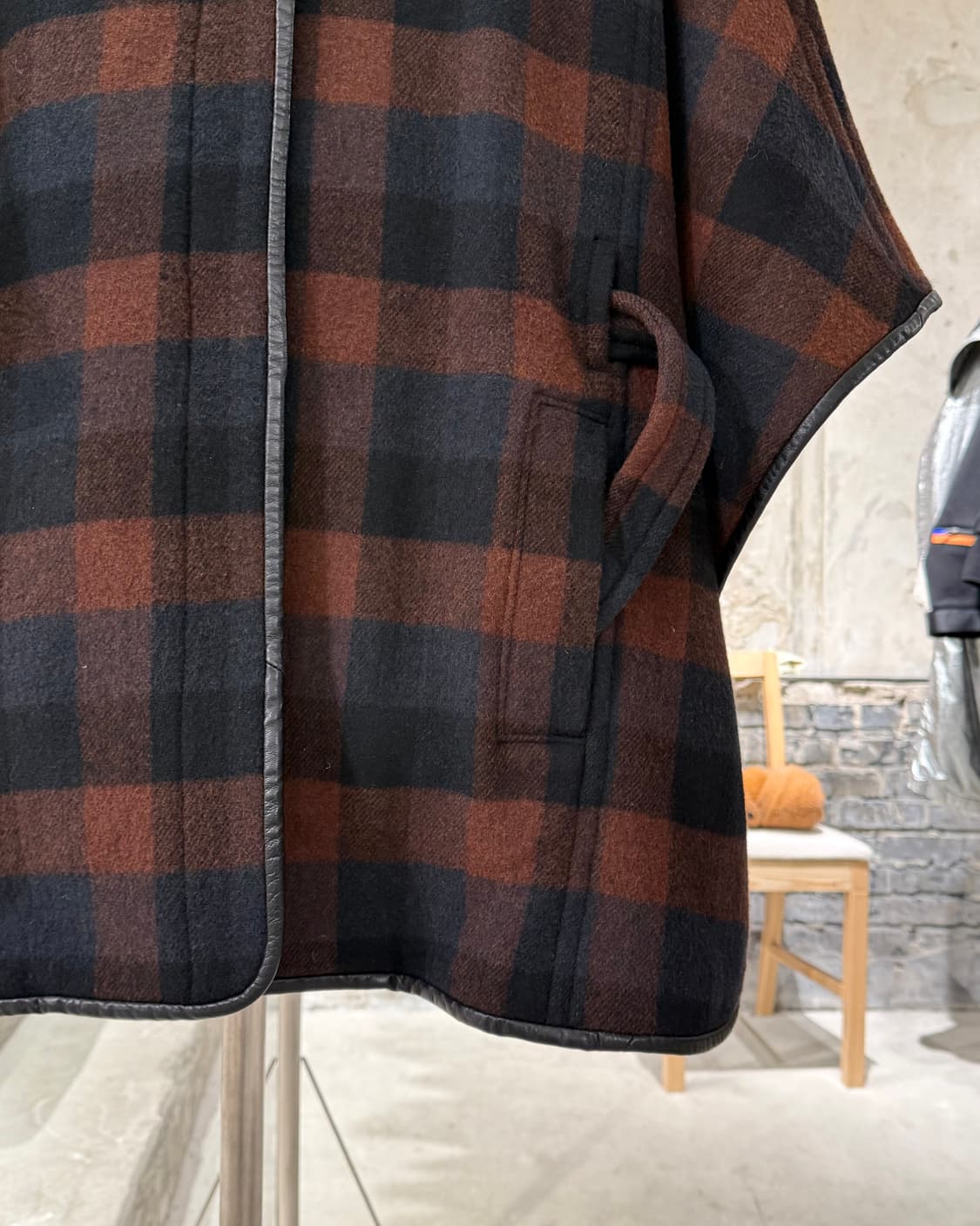 코치 쉽 레더 트리밍 체크 울 후디 케이프 상품이미지5