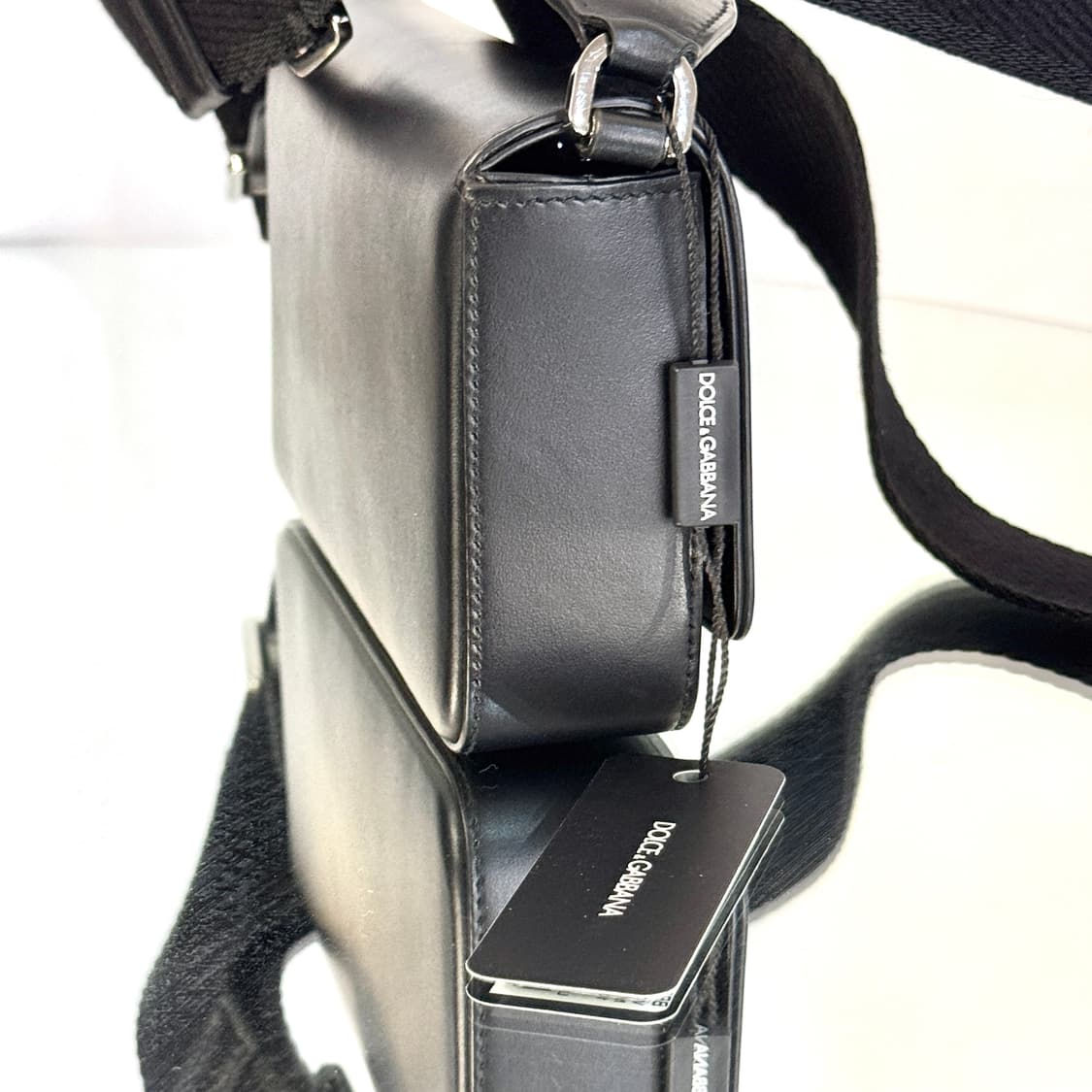 [새상품급/풀구성] 26SS 돌체앤가바나 엠보스드 로고 가죽 미니 숄더  상품이미지5