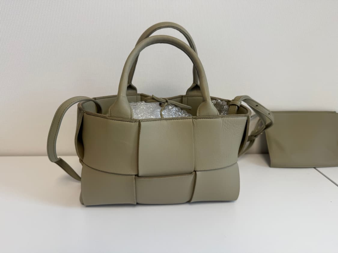 보테가베네타 아르코 토트백 상품이미지2