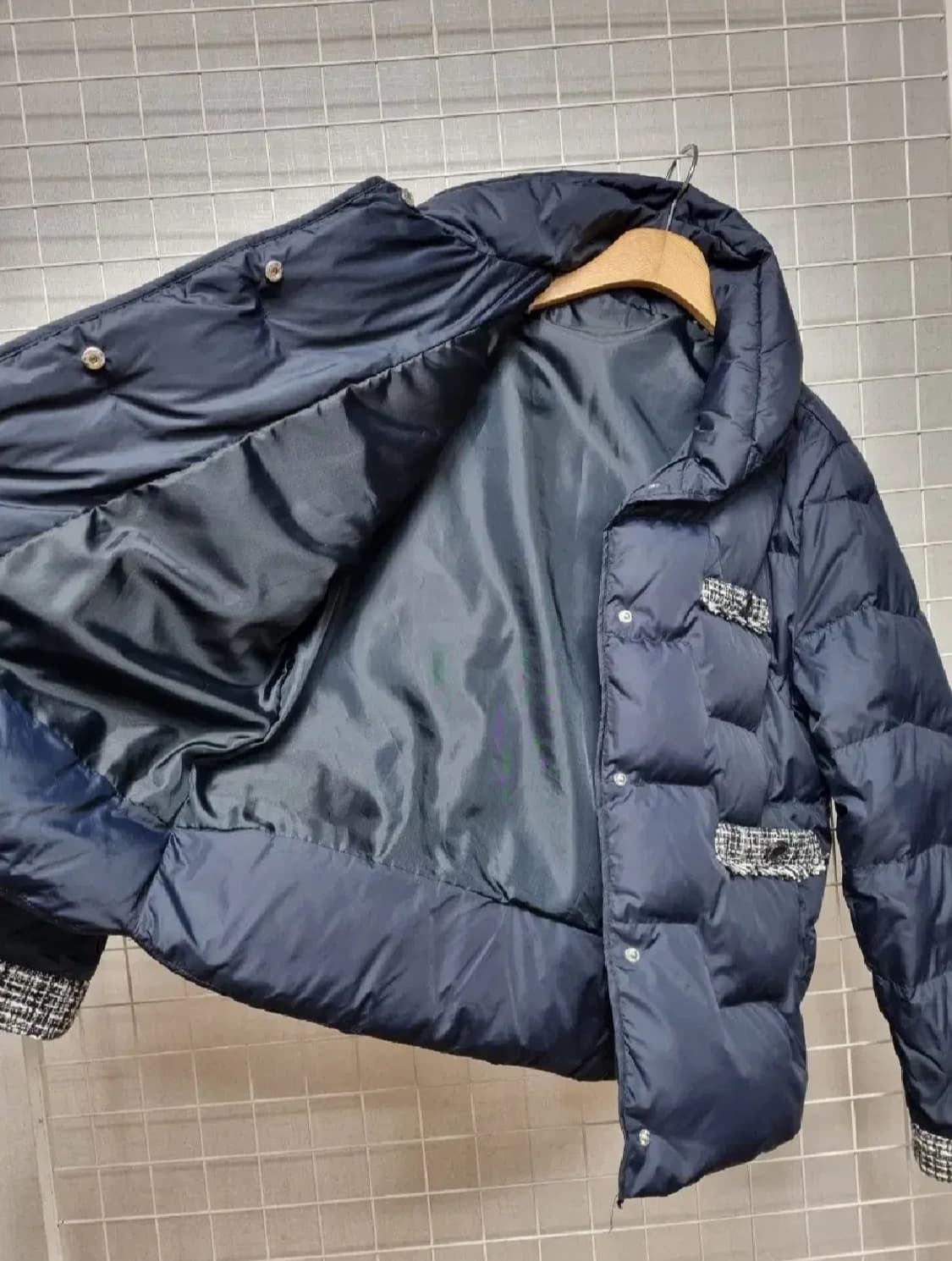(택포) BCBG 구스 경량패딩 (새상품급) 상품이미지3
