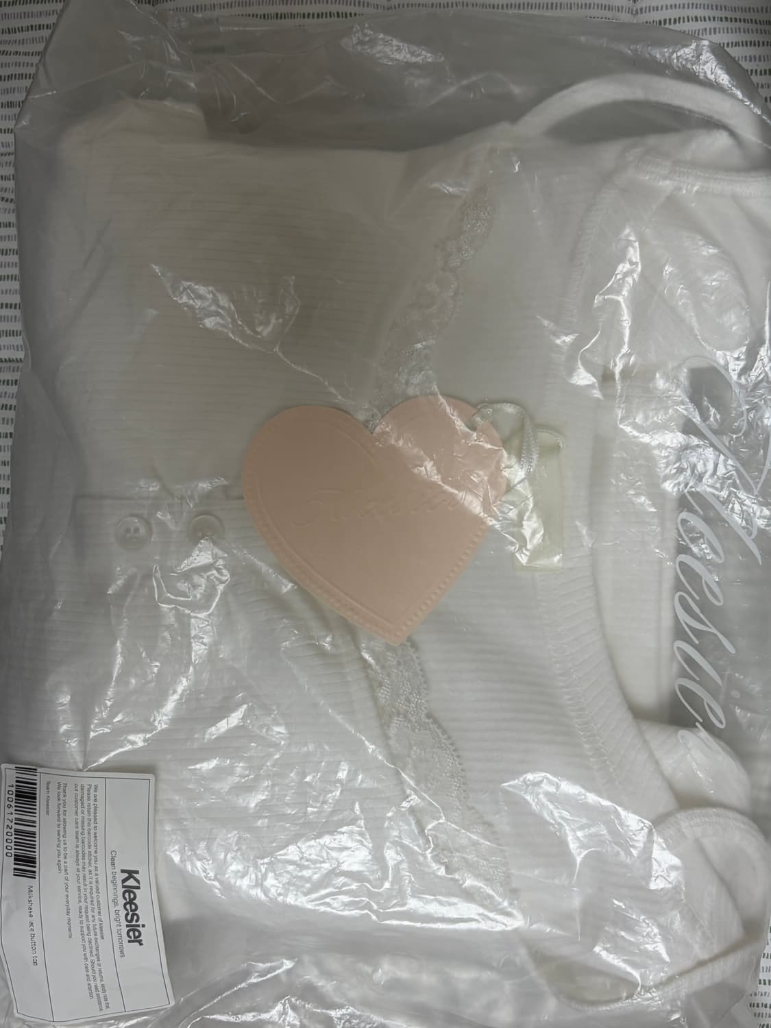 Kleesier Milkshake Lace Button Top 상품이미지3