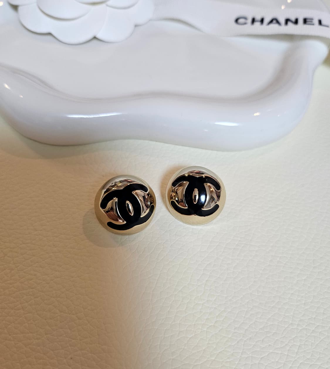 샤넬 금볼 귀걸이 블랙 업사이클링  상품이미지1