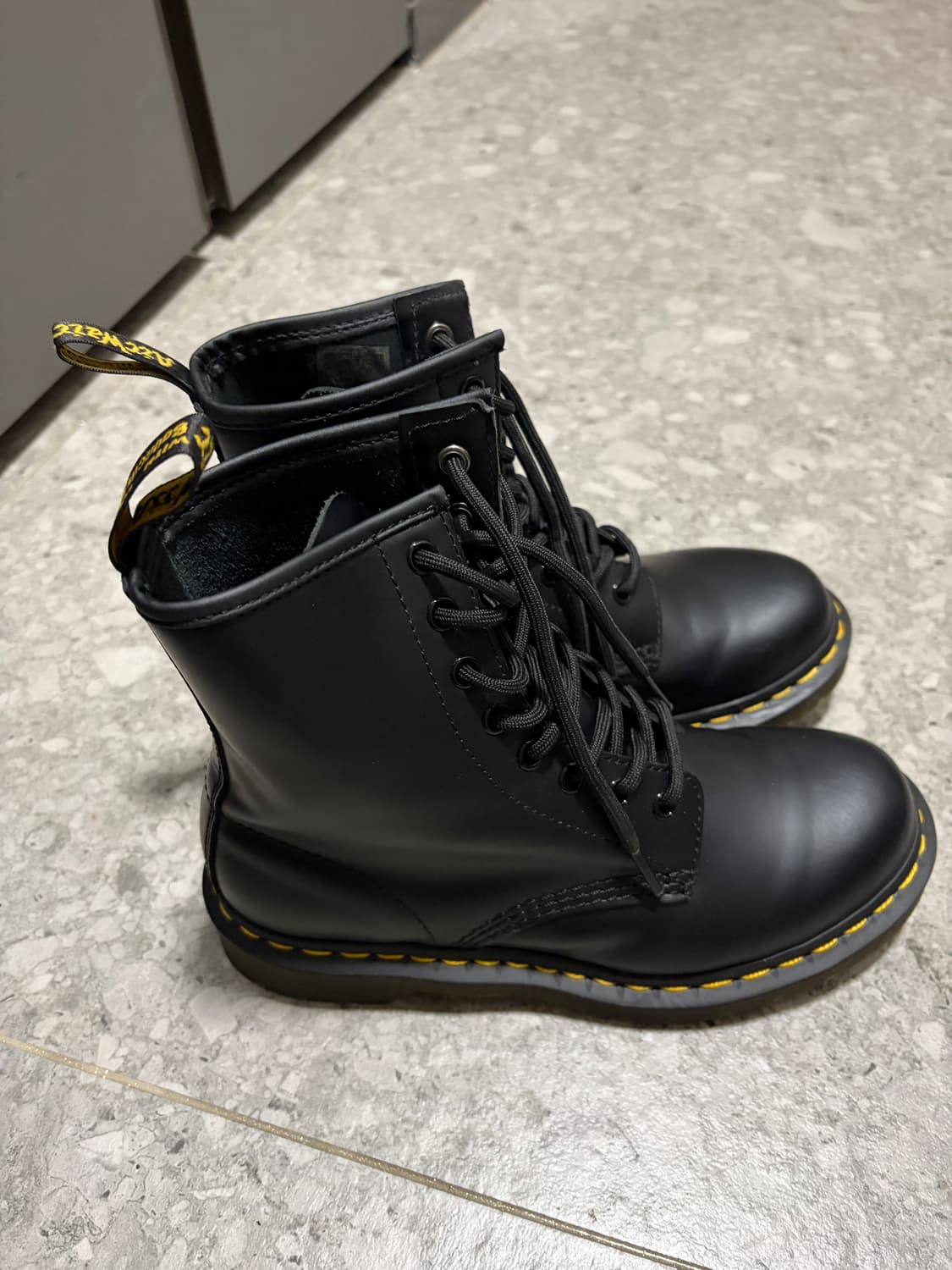 (W) 닥터마틴 1460 스무스 레더 레이스업 부츠 블랙 8홀 상품이미지4