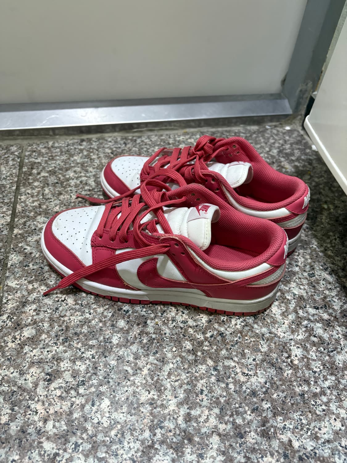 나이키 덩크 로우 아키오 핑크 상품이미지1