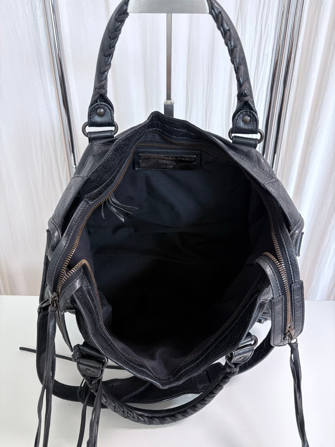 발렌시아가 시티 모터백 블랙 미디움 상품이미지5