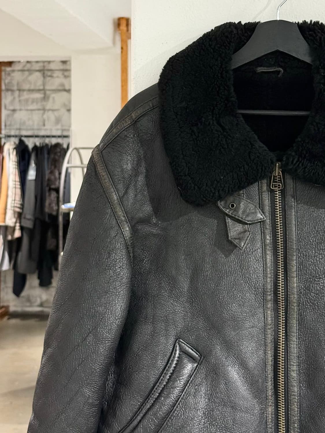 영 쉽스킨 미군 B-3 블랙 무스탕 자켓 상품이미지2